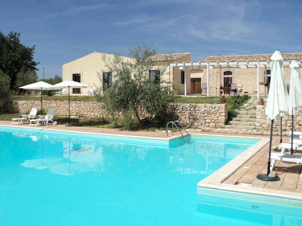 Agriturismo Gaia Villa Noto Rum bild