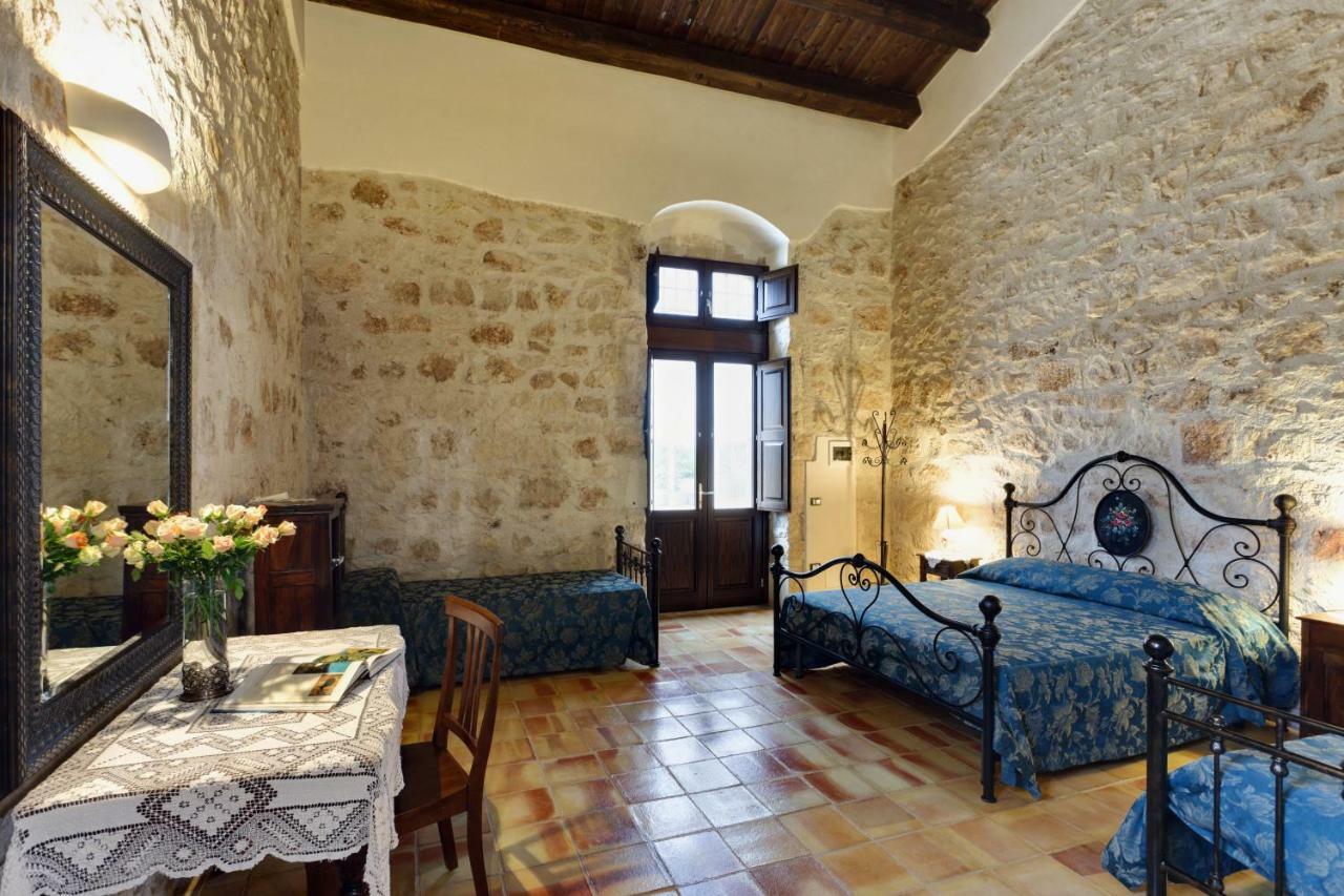 Agriturismo Gaia Villa Noto Rum bild